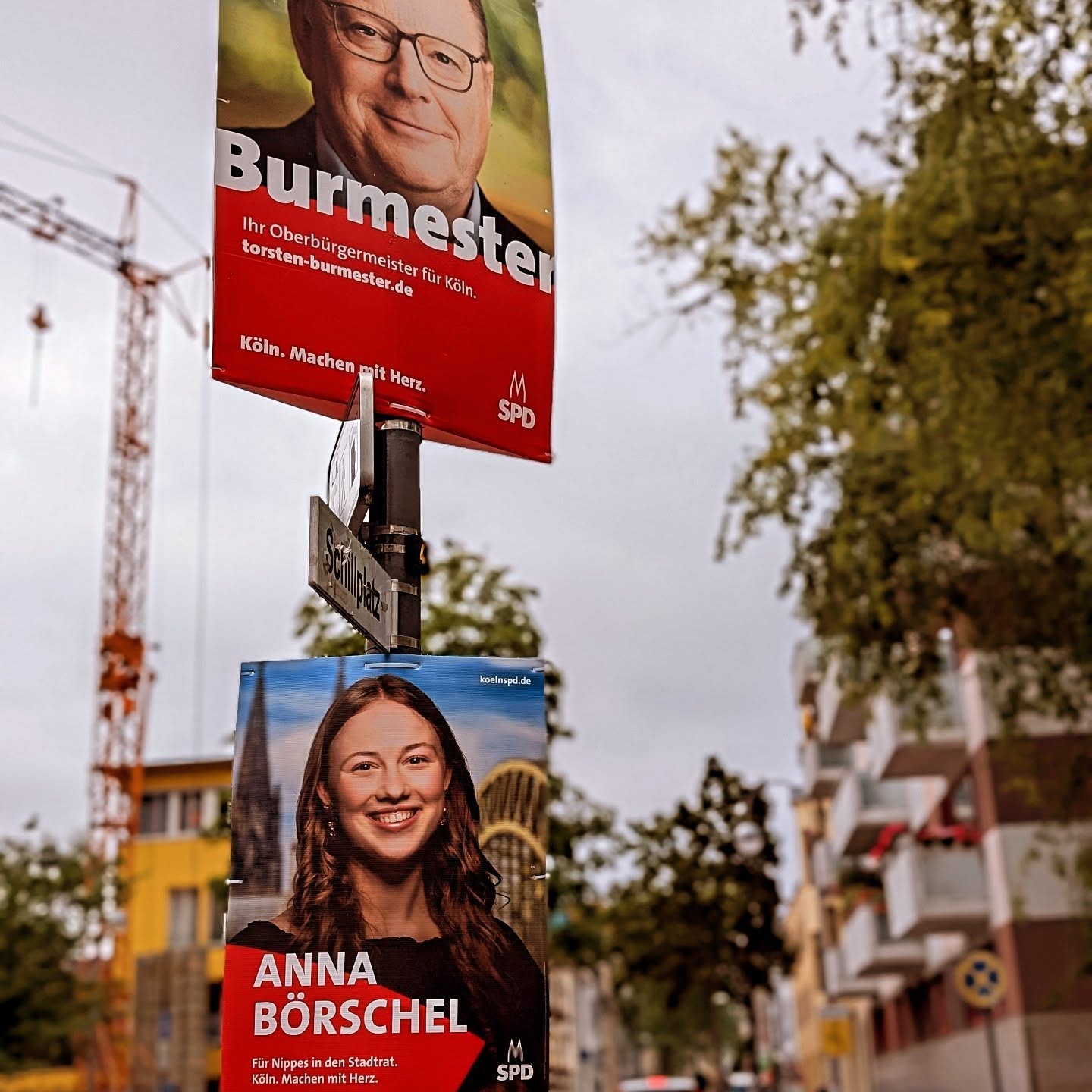 DU entscheidest über Köln! Die Kommunalwahl steht vor der Tür - am 14. September werden Bezirksvertretung, Stadtrat und Oberbürgermeister*in neu gewählt.

Das ist die Chance, für einen Wechsel, neue Energie und wirkliche Veränderung für unsere Stadt zu stimmen.

@torstenburmester.koeln ist DER Kandidat für das OB-Amt! Pragmatisch, führungserfahren und konsequent hat er viele Baustellen im Blick, die angegangen werden müssen, um Köln wieder zu einer funktionierenden Stadt für jede*n zu machen.

@anna_boerschel ist unsere Nippeser Kandidatin für Bezirksvertretung und Stadtrat. Jung, engagiert und in Nippes aufgewachsen kämpft Sie dafür, jungen Stimmen besser Gehör zu verschaffen und die Perspektiven junger Menschen in die Politik zu bringen.  Für mehr Vielfalt, politische Teilhabe und Empowerment in Nippes.

Besucht uns Samstags auf der Neusser Straße ab 10 Uhr vor Galeria, um mit uns ins Gespräch zu kommen! 

Einen Überblick über unser Wahlprogramm bekommt ihr über den Link in der Bio. 
(https://www.koelnspd.de/wp-content/uploads/sites/749/2025/07/1685_0002_KoelnSPD_Kurzwahlprogramm_2025.pdf)

#kommunalwahl
#köln 
#spd